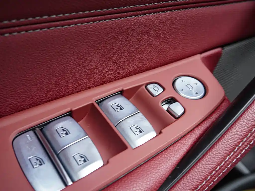 BMW 5 Series — миниатюра 9