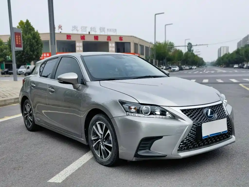 Lexus CT — миниатюра 10