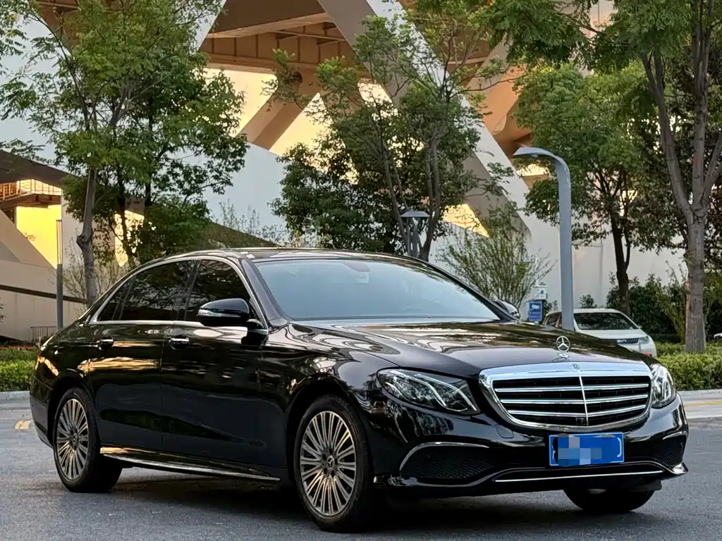 Mercedes-Benz E-Class — миниатюра 3