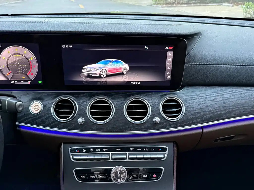 Mercedes-Benz E-Class — миниатюра 16