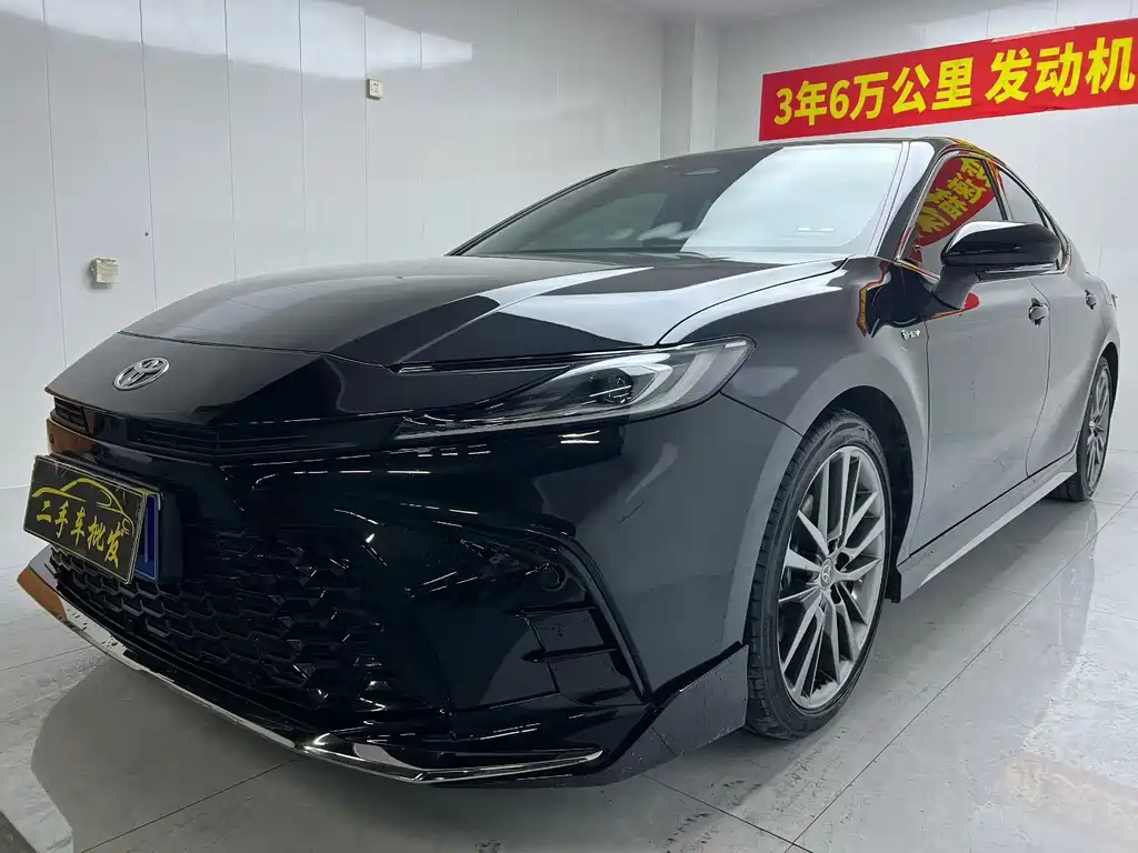 Toyota Camry — миниатюра 3