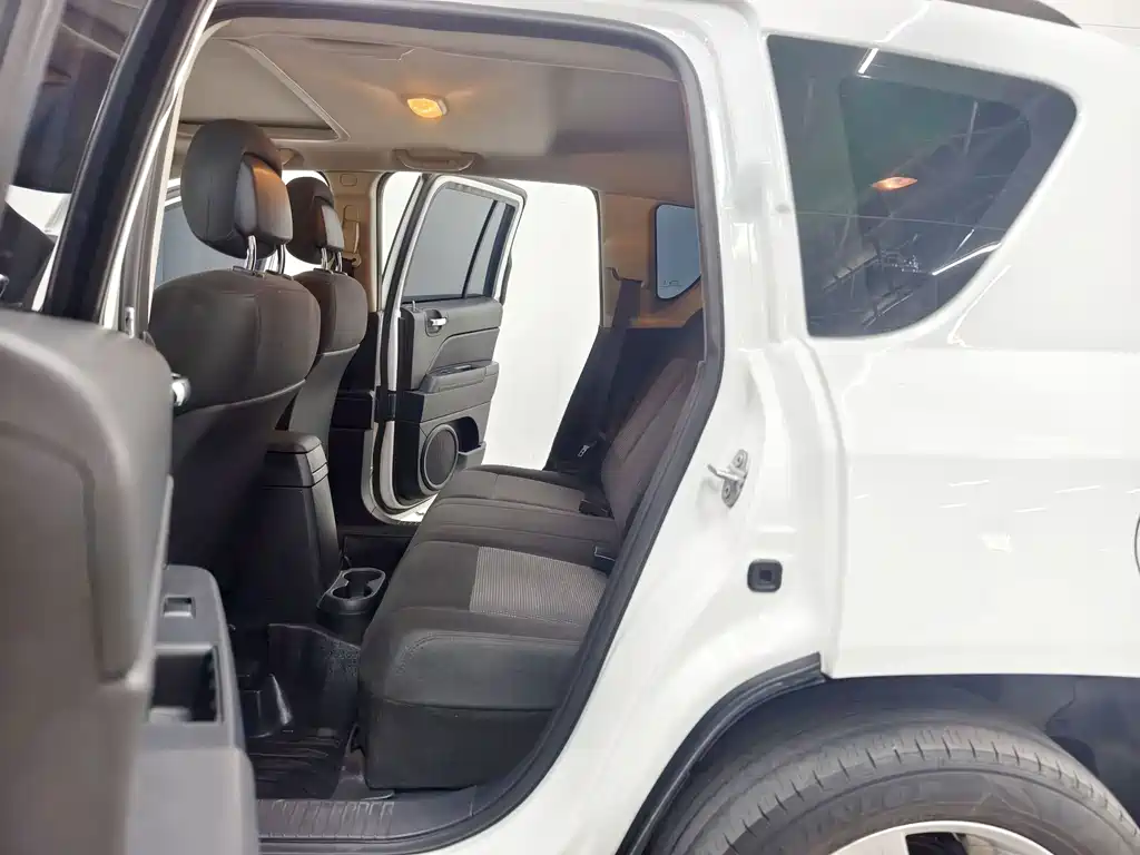 Jeep Compass (Import) — миниатюра 13
