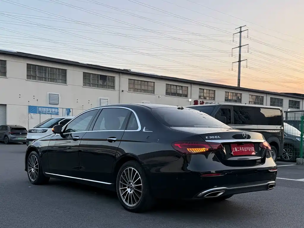 Mercedes-Benz E-Class — миниатюра 11