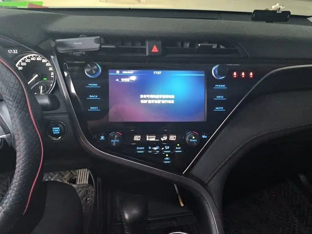 Toyota Camry — миниатюра 14