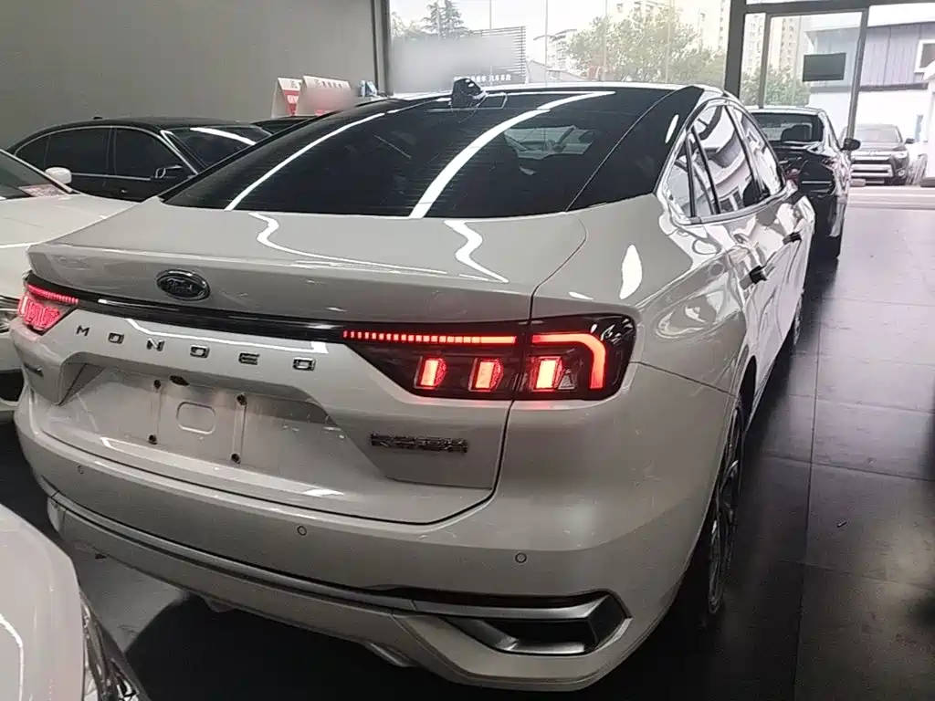 Ford Mondeo — миниатюра 6