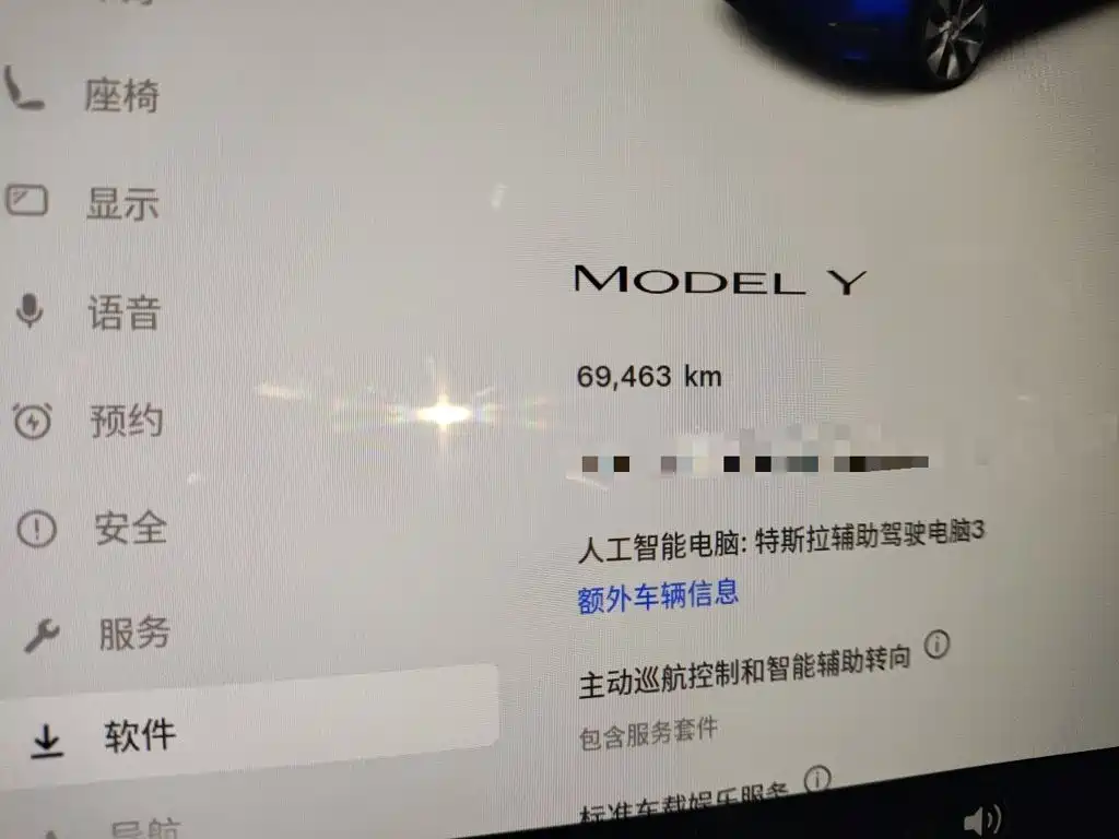 Tesla Model Y — миниатюра 8