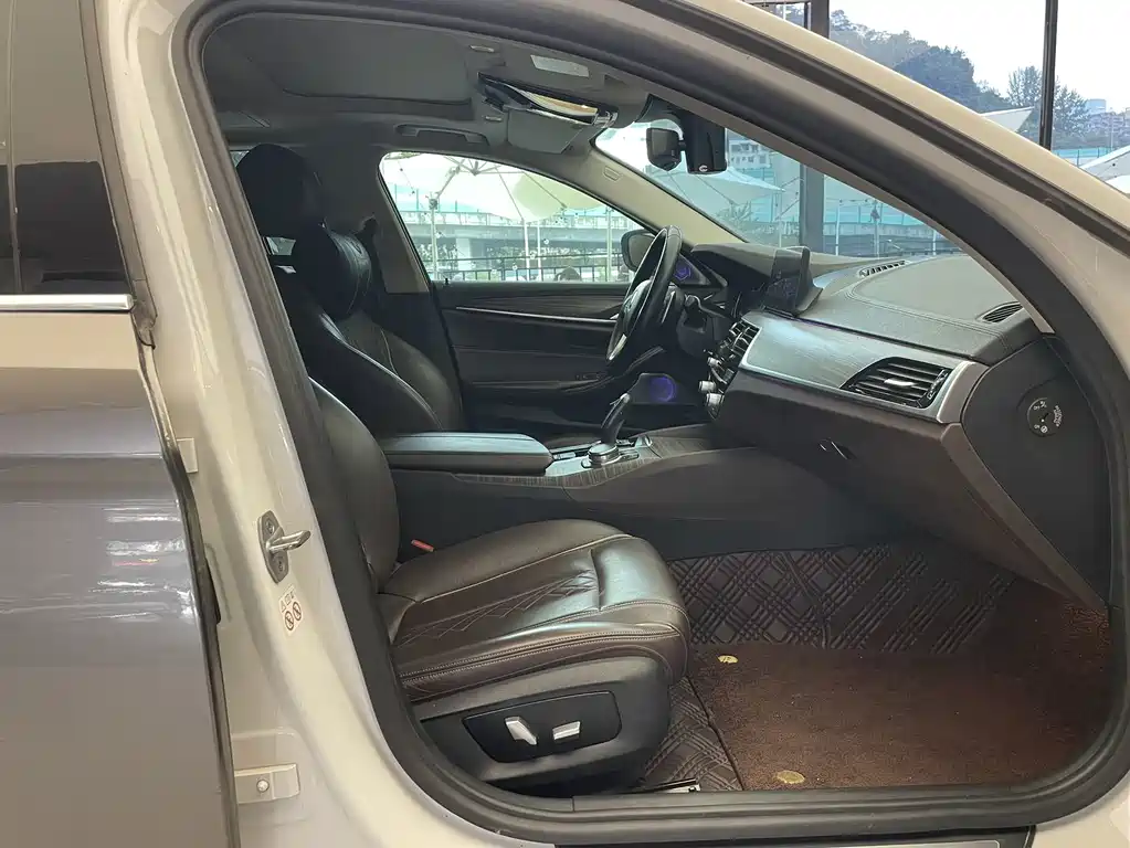 BMW 5 Series — миниатюра 15
