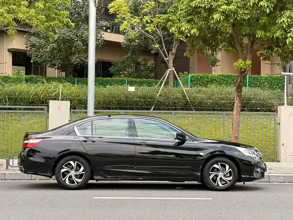 Honda Accord — миниатюра 4