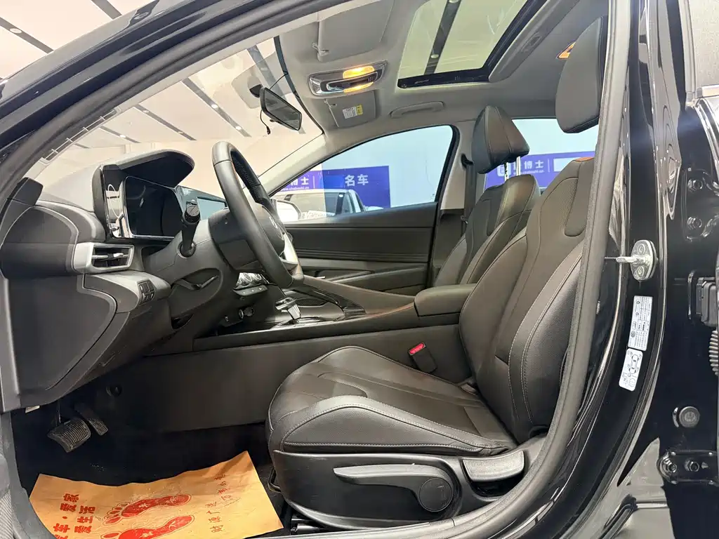 Hyundai Elantra — миниатюра 8