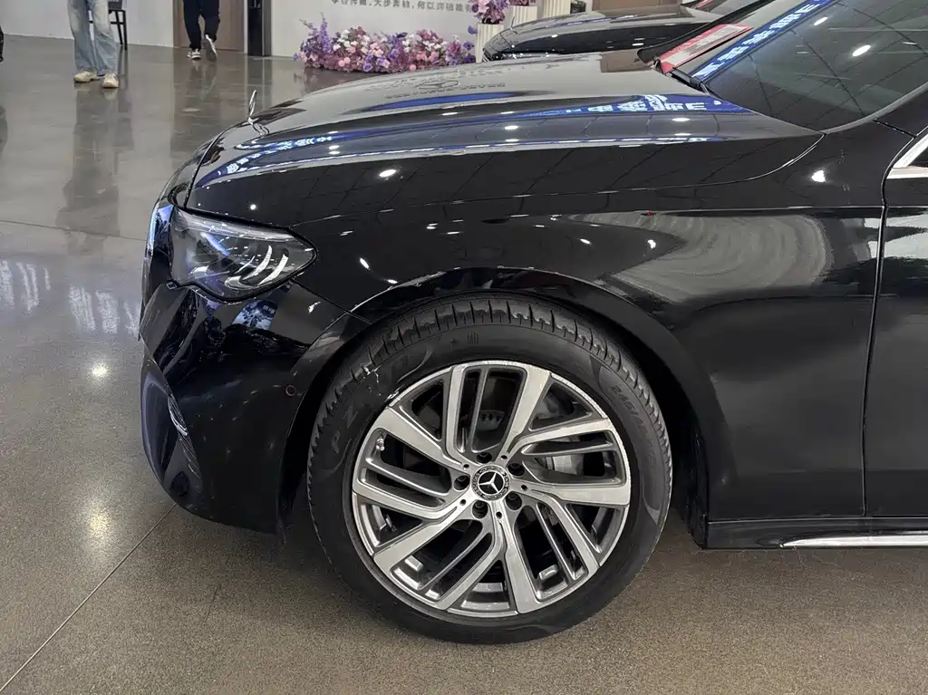 Mercedes-Benz E-Class — миниатюра 4