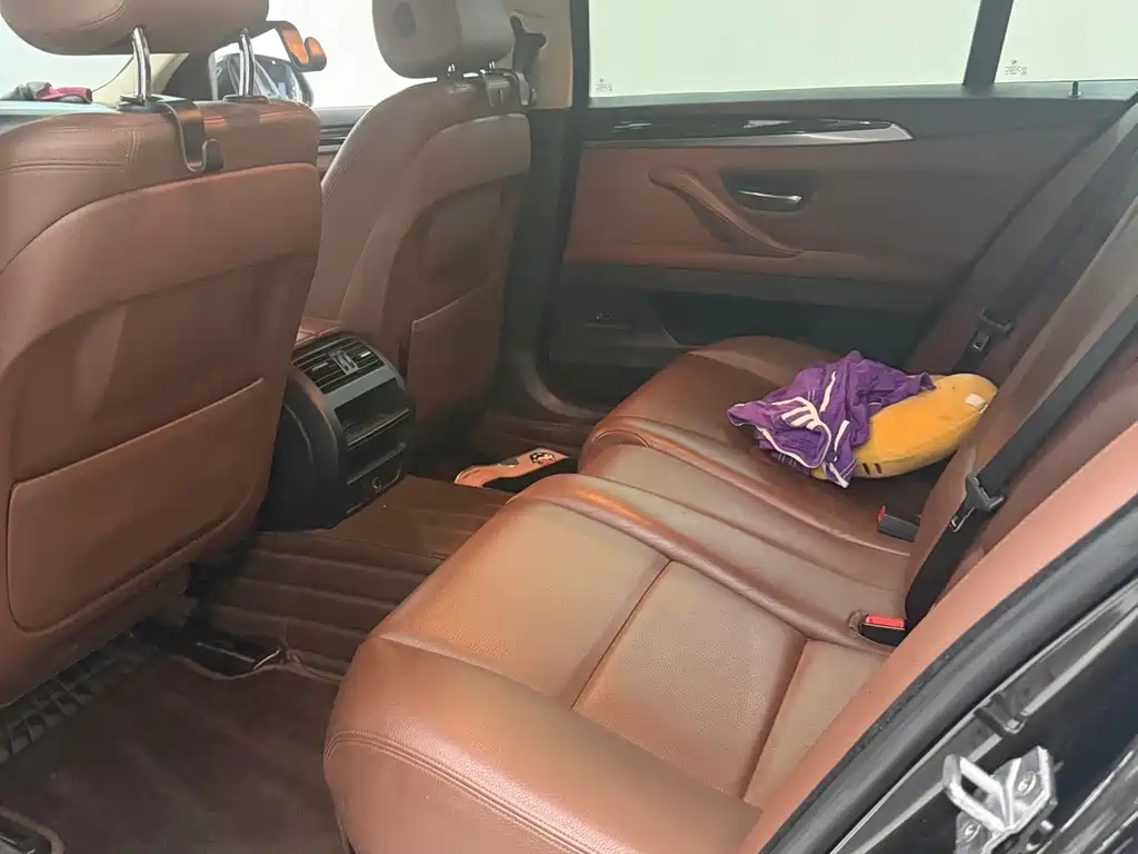 BMW 5 Series — миниатюра 8