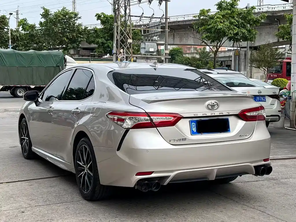 TOYOTA CAMRY