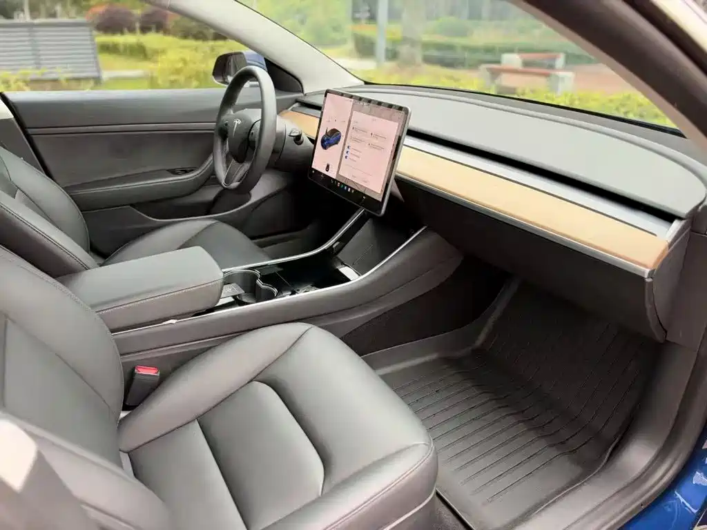 Tesla Model 3 — миниатюра 5