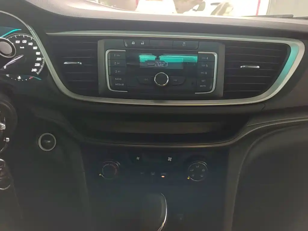 Buick Excelle — миниатюра 13