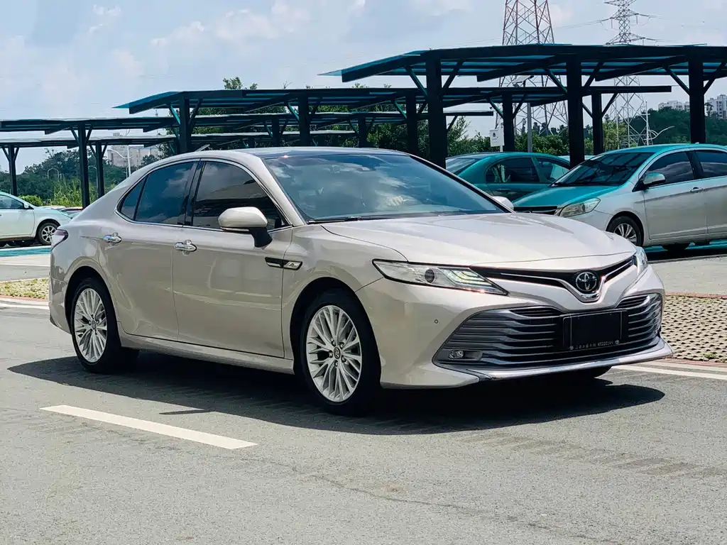 Toyota Camry — миниатюра 3