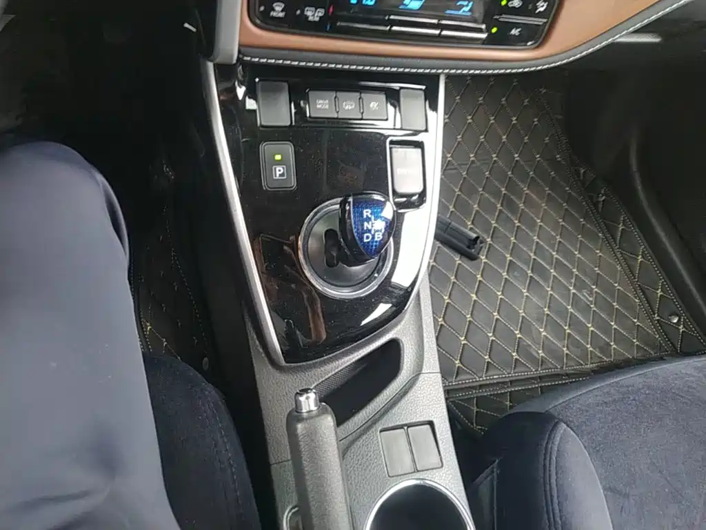Toyota Corolla Hybrid — миниатюра 14