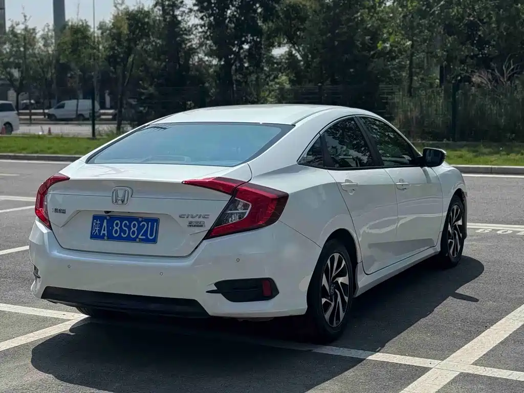 Honda Civic — миниатюра 8