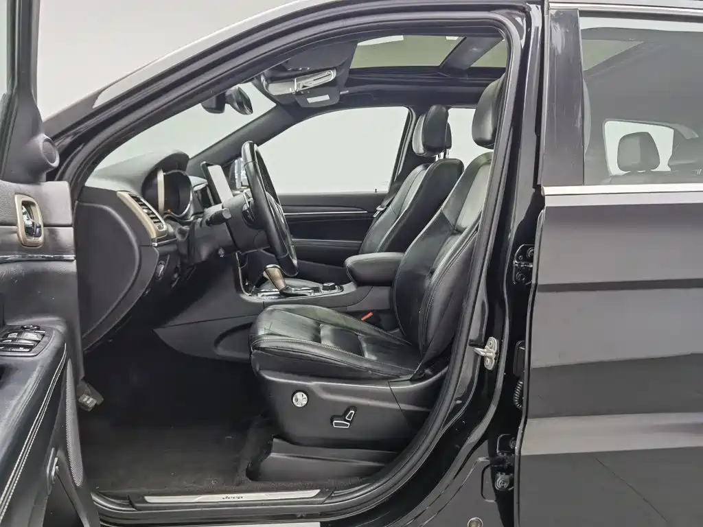 Jeep Grand Cherokee (Import) — миниатюра 10