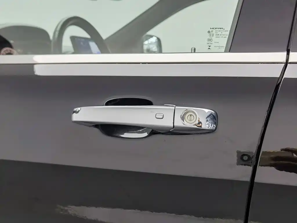Jeep Grand Cherokee (Import) — миниатюра 18