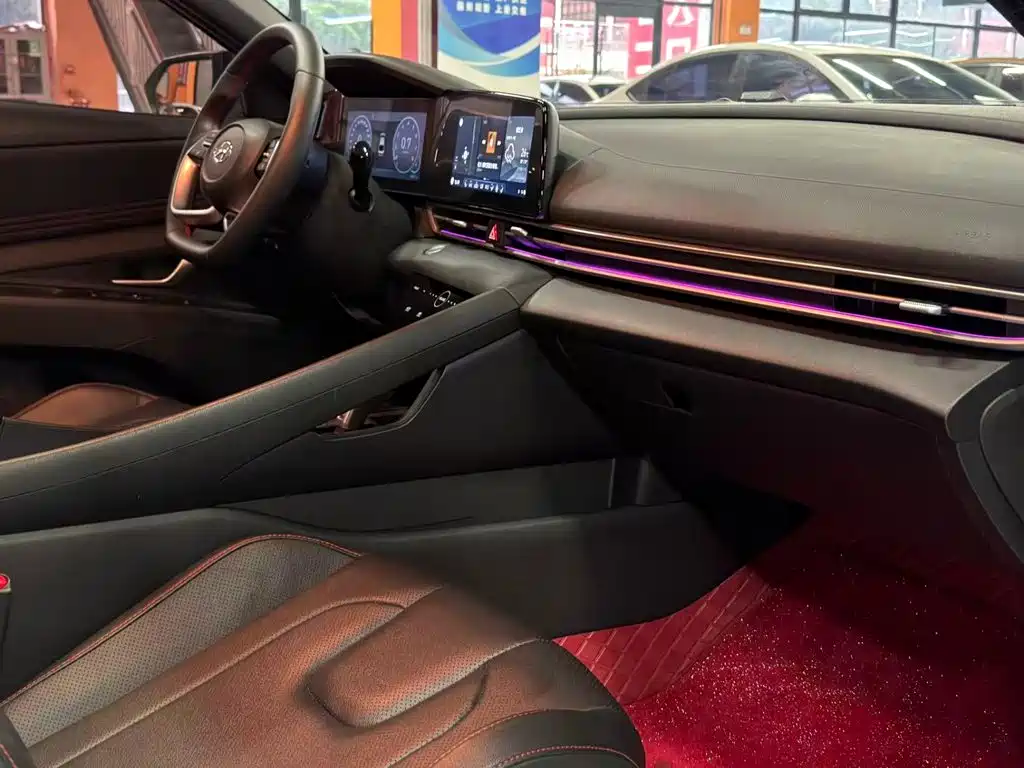 Hyundai Elantra — миниатюра 9
