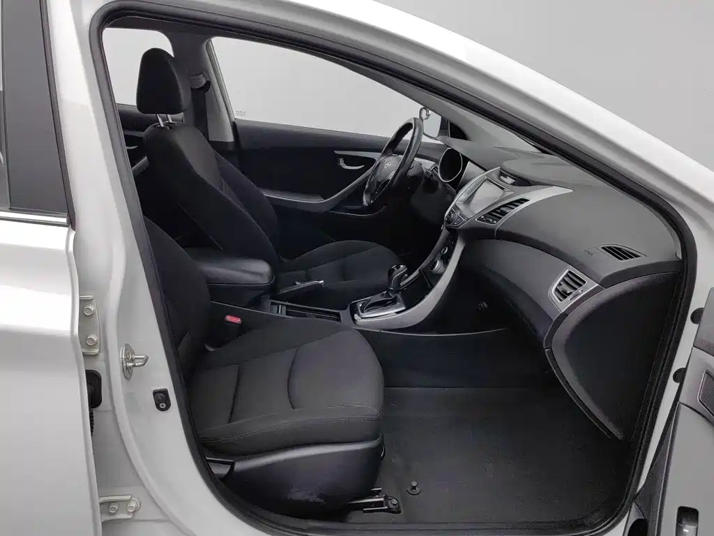 Hyundai Elantra Langdong — миниатюра 23