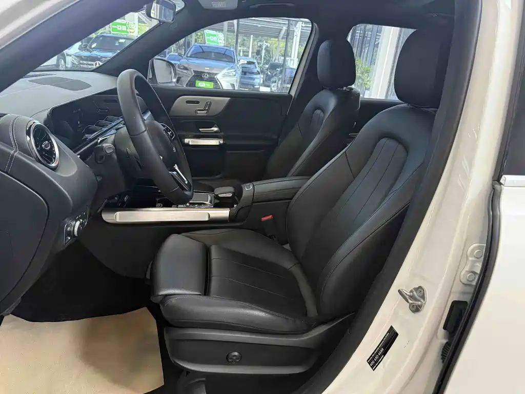 Mercedes-Benz GLB — миниатюра 8