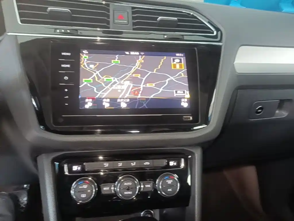Volkswagen Tiguan L — миниатюра 18