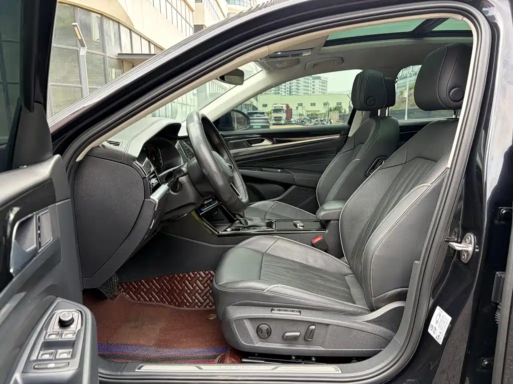 Volkswagen Passat 2022 330TSI Luxury