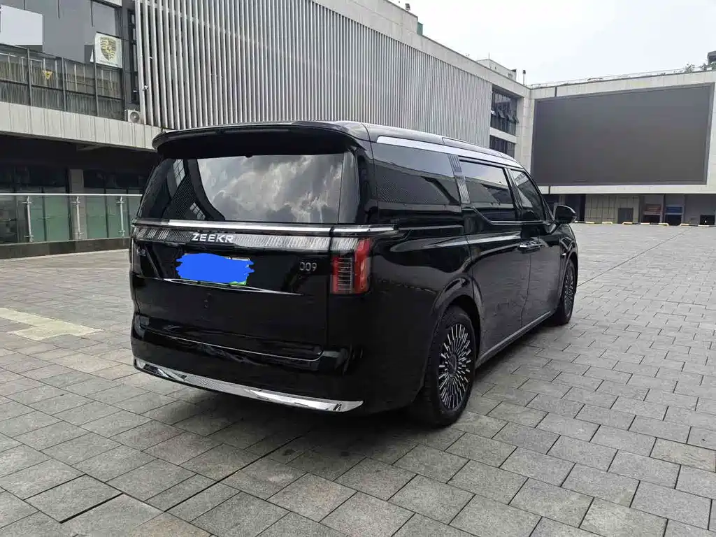 Zeekr 009 2024 мест 108kWh