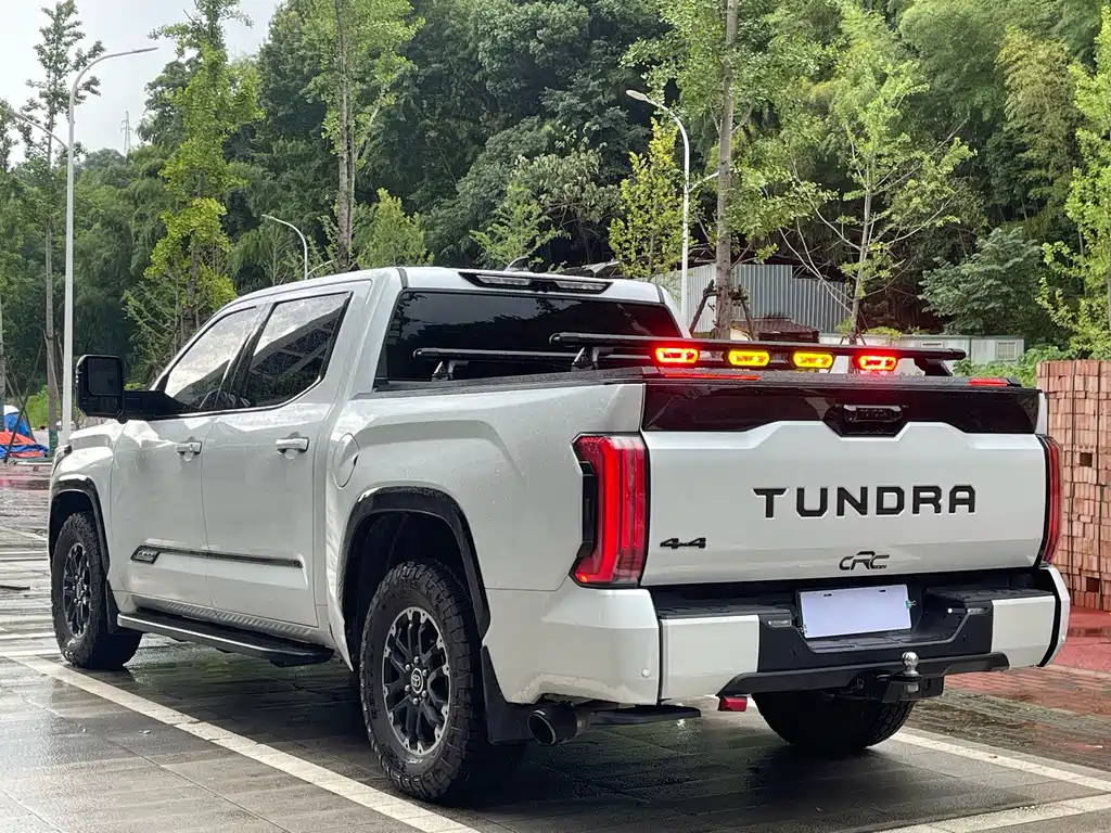 Toyota Sequoia — миниатюра 6