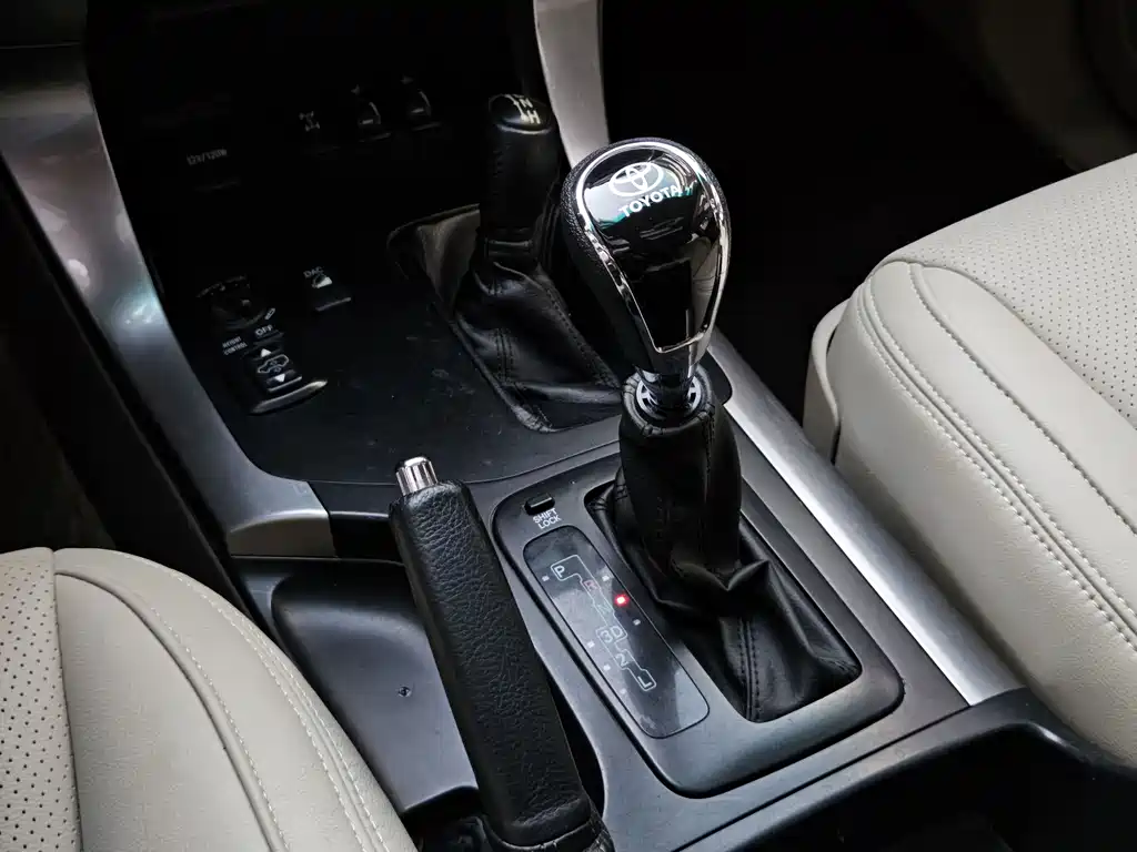 Toyota Land Cruiser Prado 03 4.0L AT