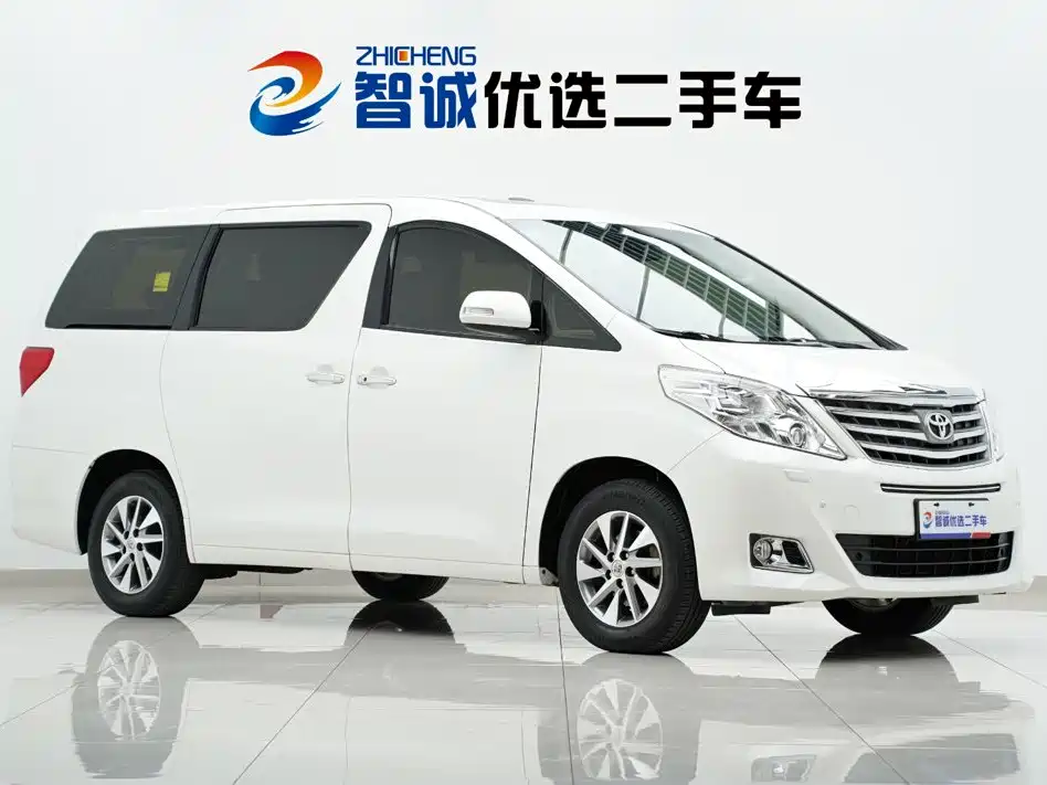 Toyota Alphard — миниатюра 3