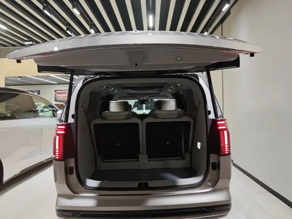 Volvo EM90 — миниатюра 19