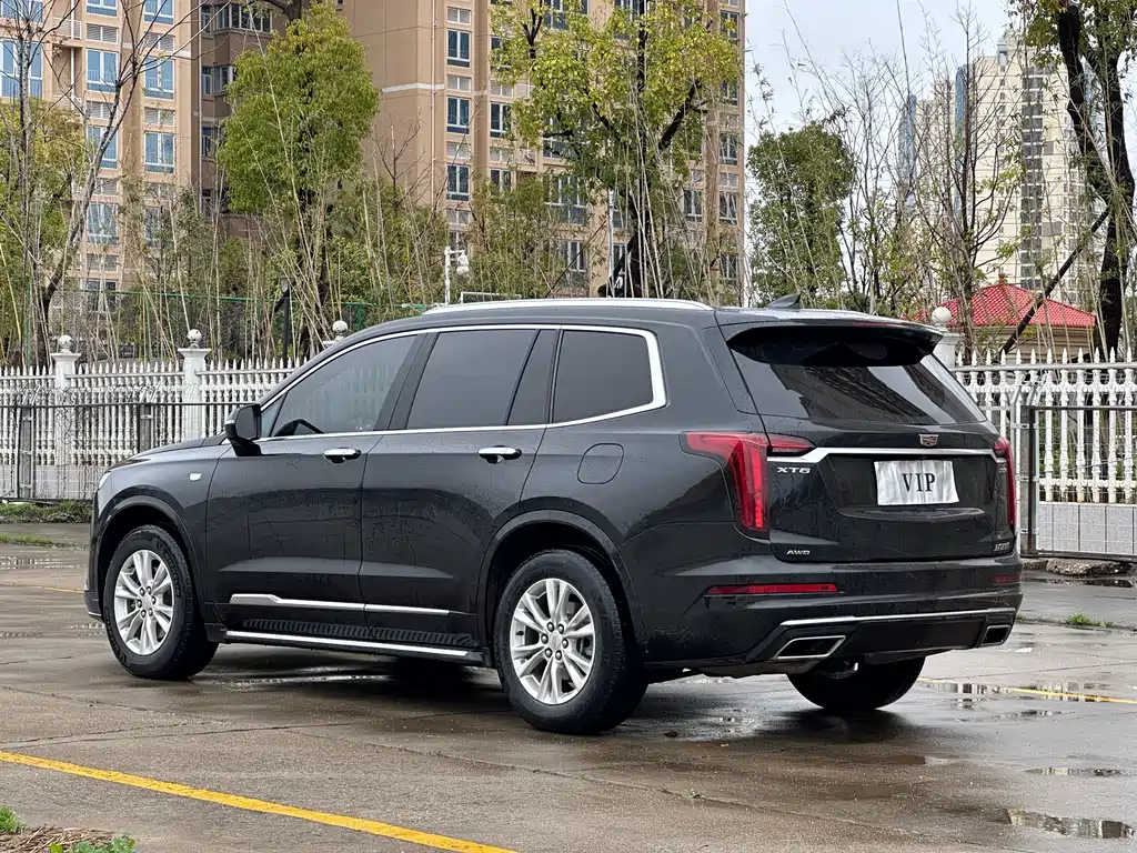 CADILLAC XT6