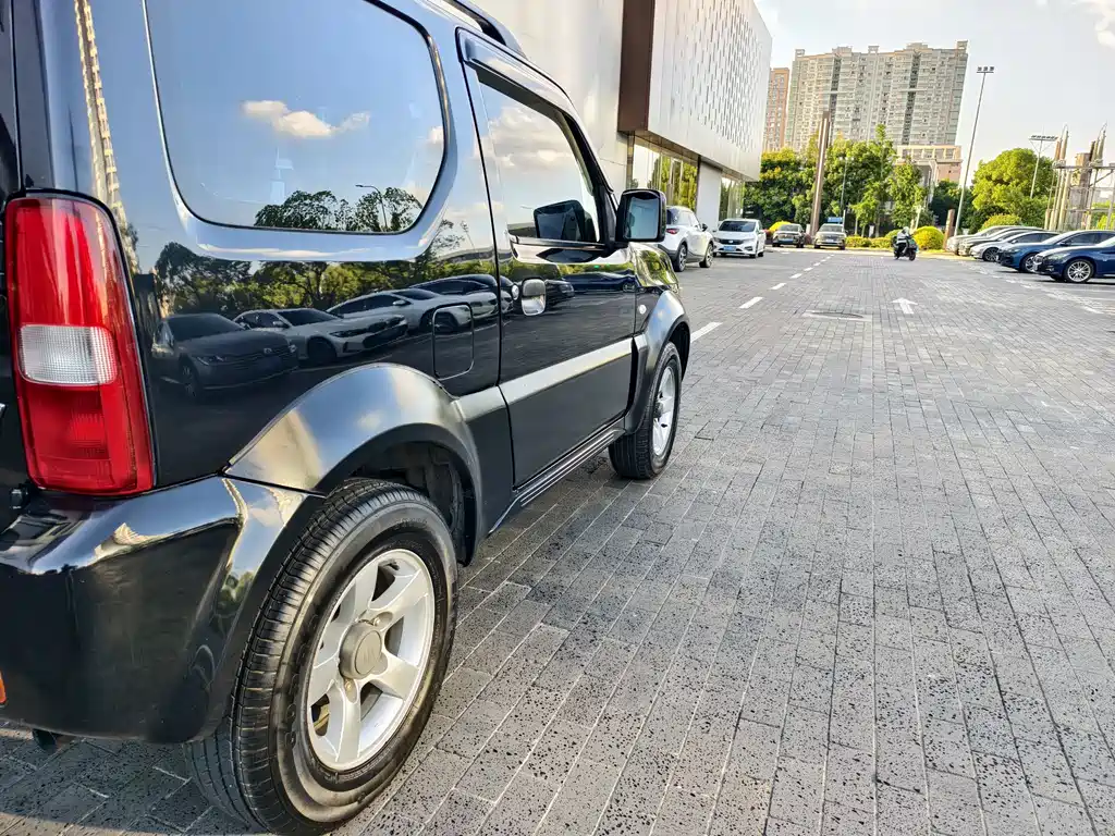 Suzuki Jimny — миниатюра 10