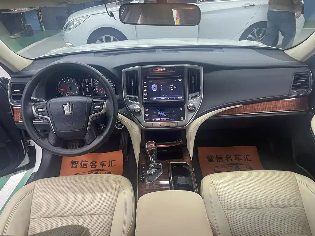 Toyota Crown — миниатюра 12