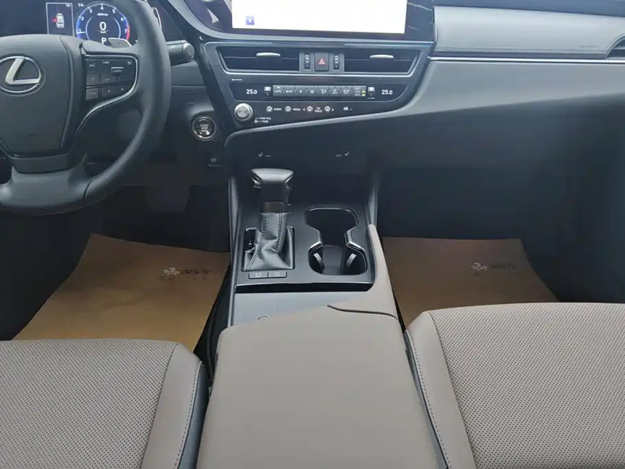 Lexus ES — миниатюра 16