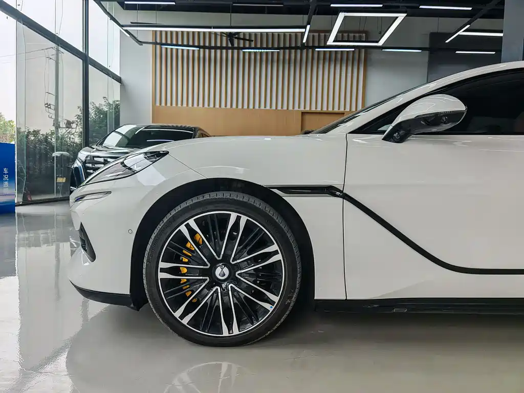Denza Z9GT 2024 1100 Ultra