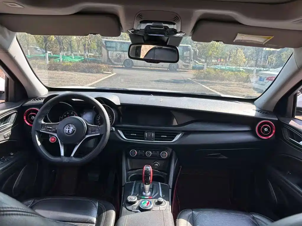 Alfa Romeo Stelvio — миниатюра 6