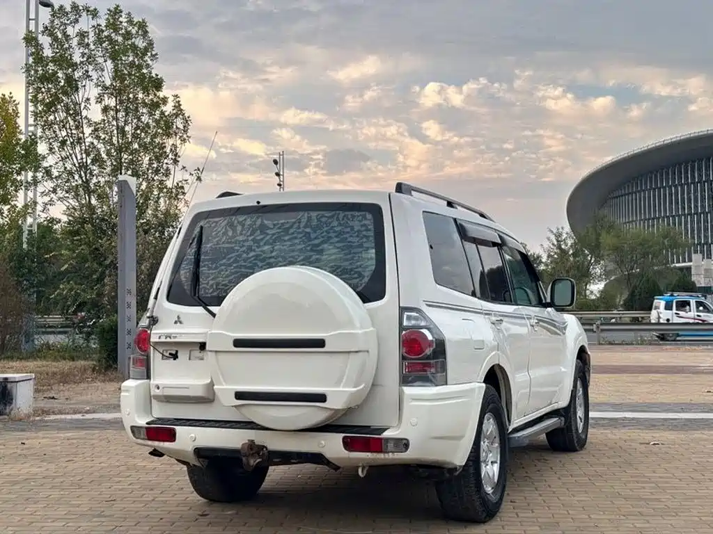 Mitsubishi Pajero — миниатюра 4