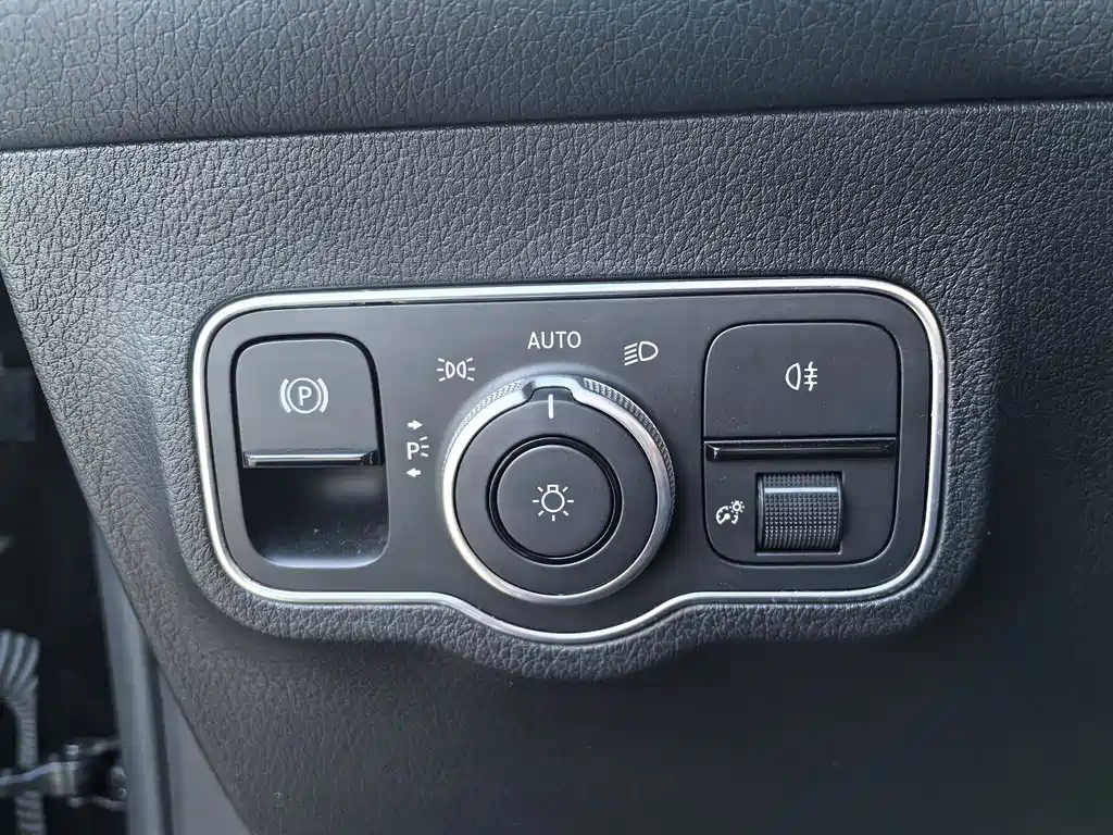 Mercedes-Benz GLB — миниатюра 27