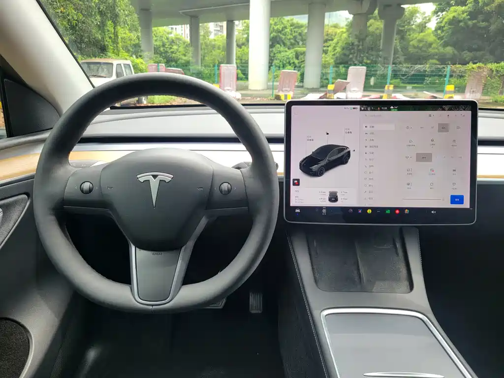 Tesla Model Y — миниатюра 21