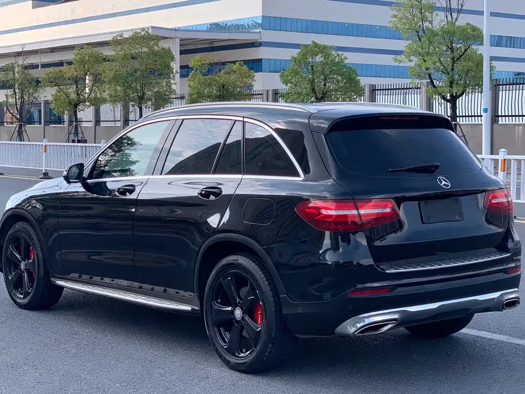 MERCEDES-BENZ GLC