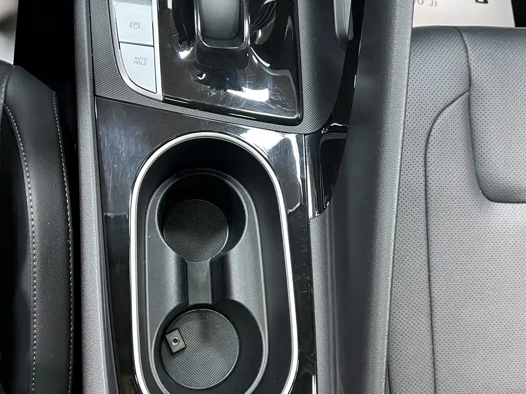 Hyundai Elantra — миниатюра 17