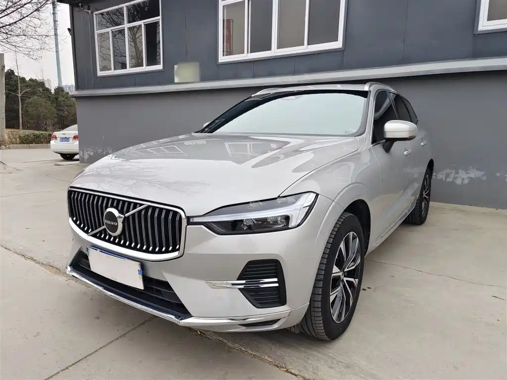 Volvo XC60 2023 B5 Luxury