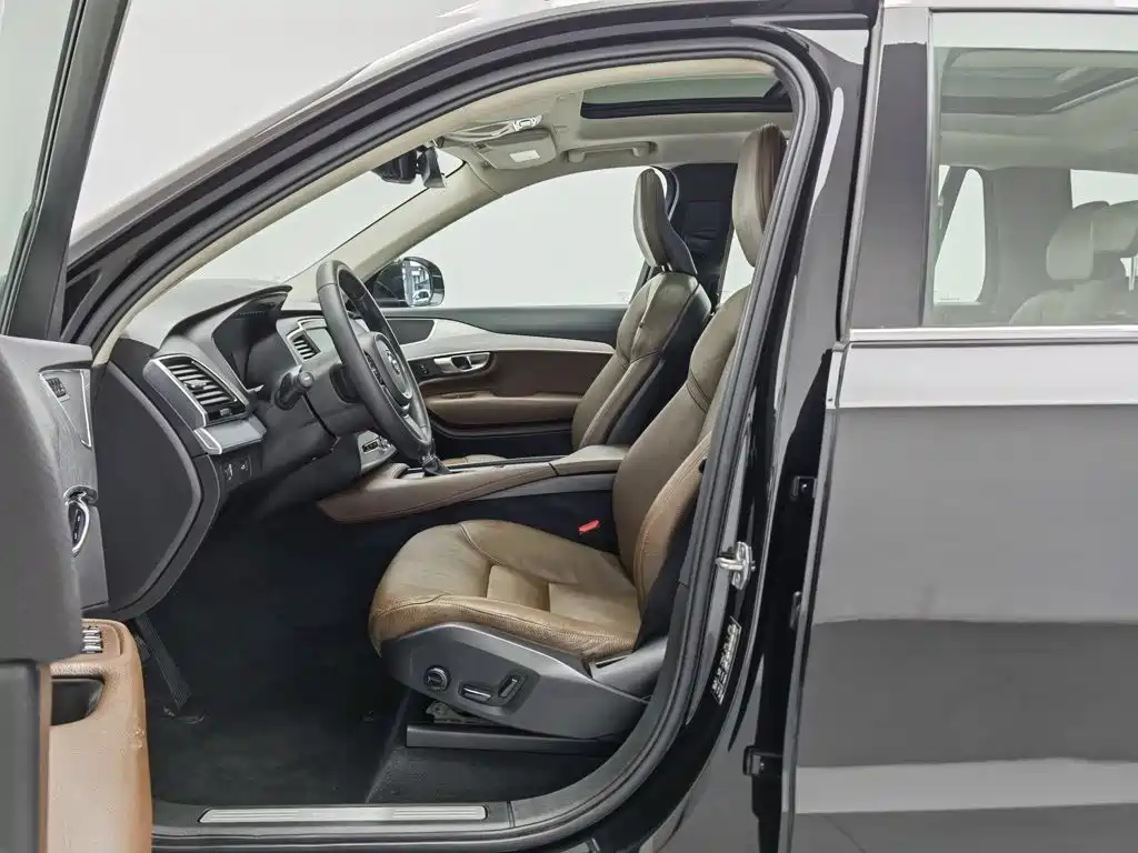 Volvo XC90 — миниатюра 10