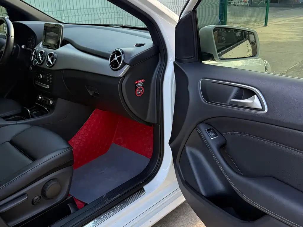 Mercedes-Benz B-Class — миниатюра 13
