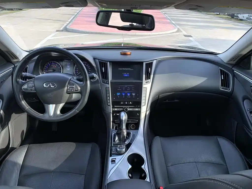 Infiniti Q50 2014 2.0T Luxury