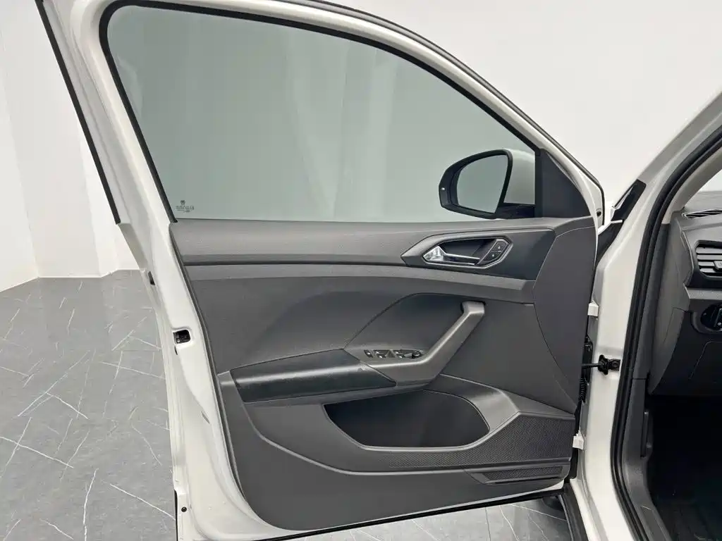 Volkswagen T-Cross - фото 11