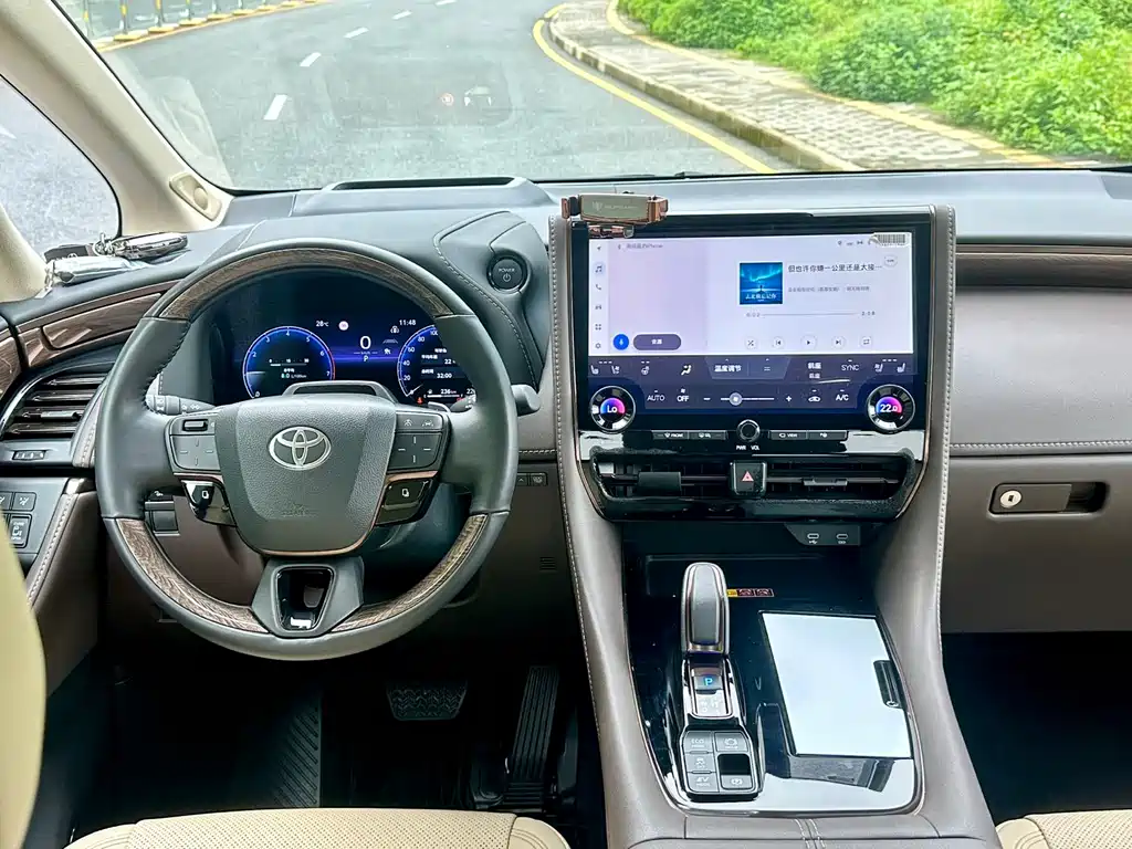 Toyota Alphard 2024 2.5L Premium